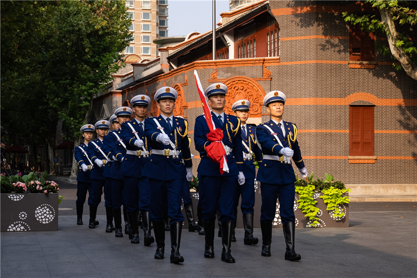 中共一大紀念館舉行升旗儀式。中共一大紀念館供圖