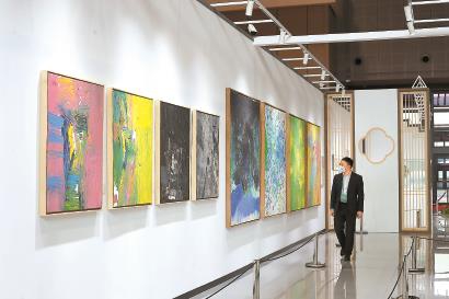 昨天，第五屆進博會藝術精品專區完成布展。 本報記者 蔣迪雯 攝