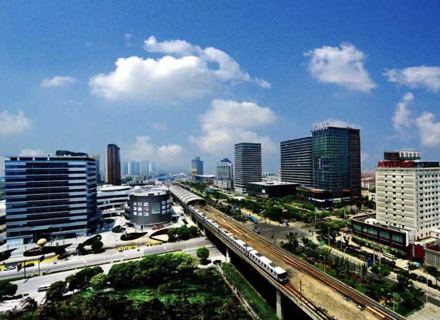 緊跟形勢要求，加強人才建設